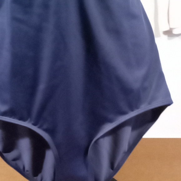 NWOT Woman ISLANDER one piece Swim wear 14. NWOT - Picture 4 of 8